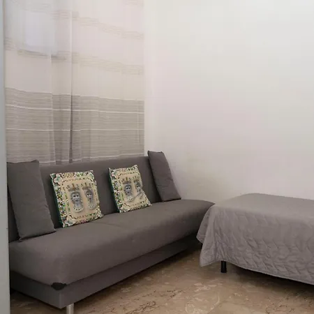 John Mary House Apartmán *