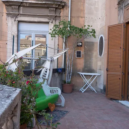 John Mary House Apartmán *